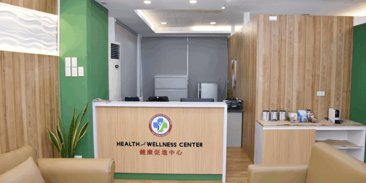 Wellness Centers vs Traditional Clinics: Whats Better in 2025